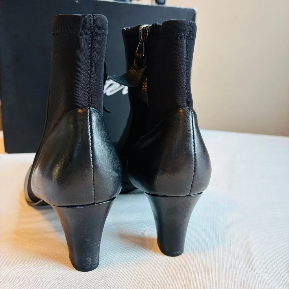 Trotters Black Leather Ankle Booties with Side Zip Detail